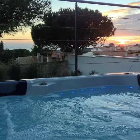 L'escale Cote Bleue And Guest house