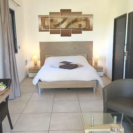 Guest house L'escale Cote Bleue And *